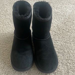 Girls Ugg Boots (Black Suede)